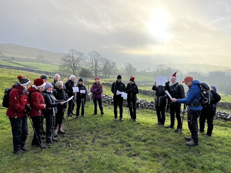 christmas pub walk Yorkshire Dales teamwalking